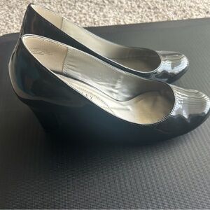 Laura Ashley Black Patent Pumps Size 7.5M Business Casual Office Formal Event